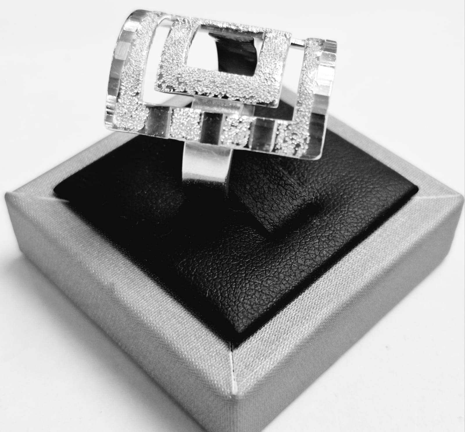 Anillo Diamantada Plata Ley 925, vista frontal