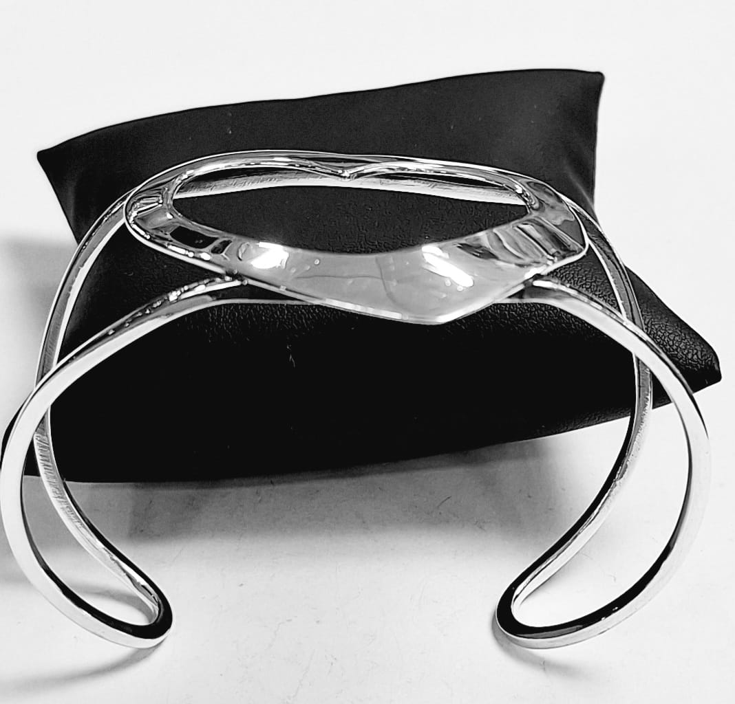 Brazalete en Plata Ley 925, sello de autenticidad Plata Ley .925