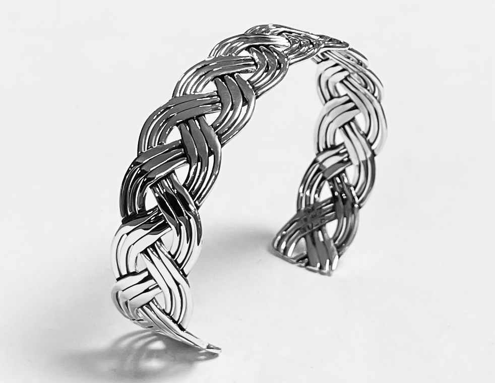 Brazalete en Plata Ley 925, sello de autenticidad Plata Ley .925