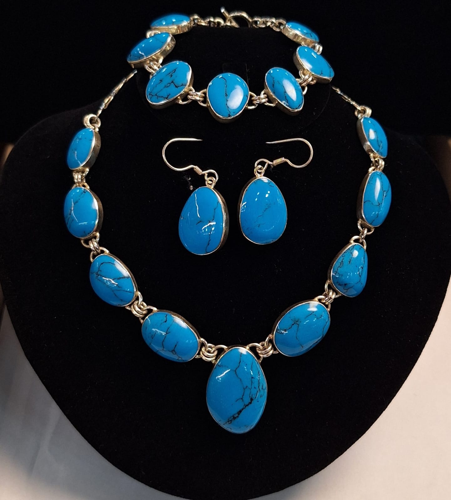 Set Collar con Incrustaciones de Piedra Turquesa en Plata Ley 950, vista frontal