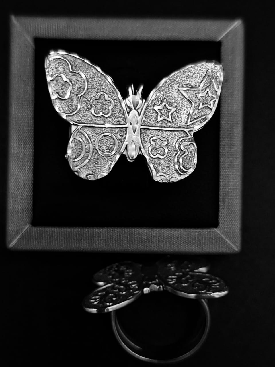 Sello de ley en el interior del anillo plata ley 925 , mariposa