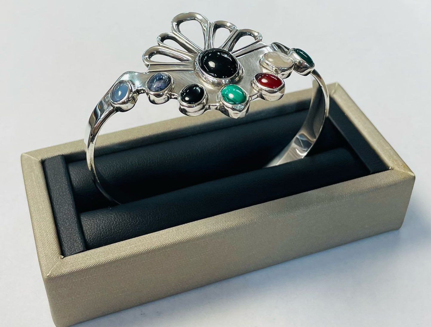 Brazalete en Plata Ley 925, sello de autenticidad Plata Ley .925