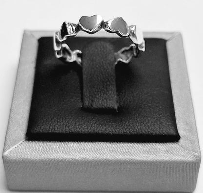 Sello de ley en el interior del anillo de corazones en plata 925