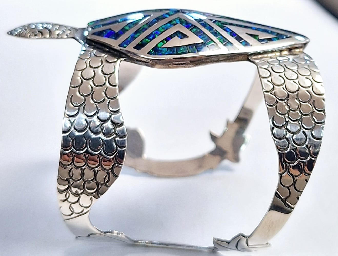 Brazalete con Opalo en Plata Ley 925, sello de autenticidad Plata Ley .925