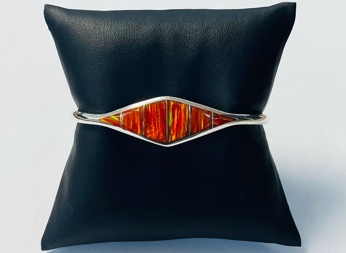 Brazalete con Opalo en Plata Ley 925, sello de autenticidad Plata Ley .925