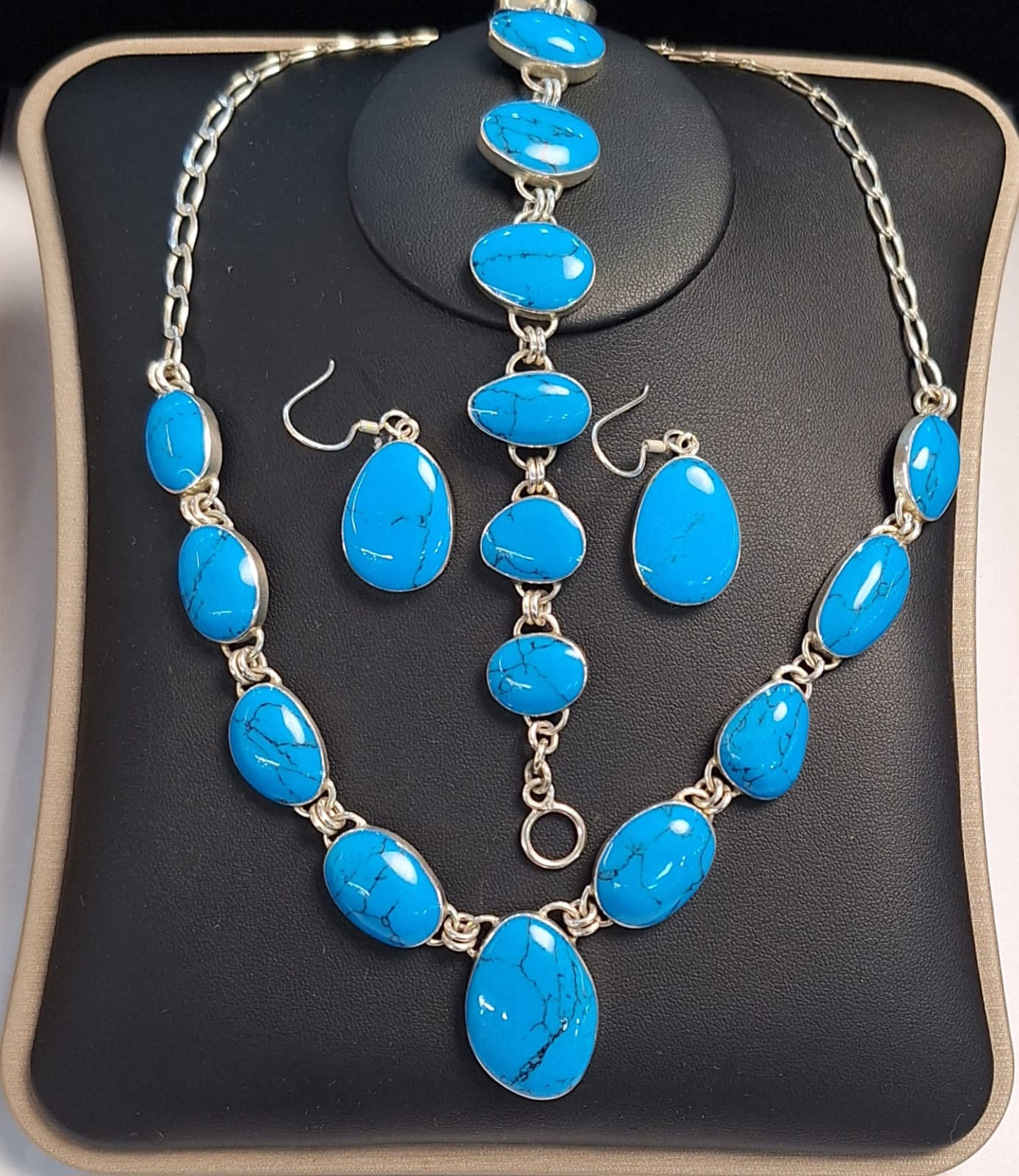 Set Collar con Incrustaciones de Piedra Turquesa en Plata Ley 950, sello de autenticidad Plata Ley .925