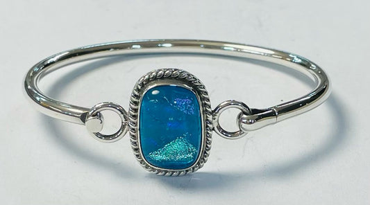 Sello de ley en el interior del brazalete con dicroico en plata ley 925