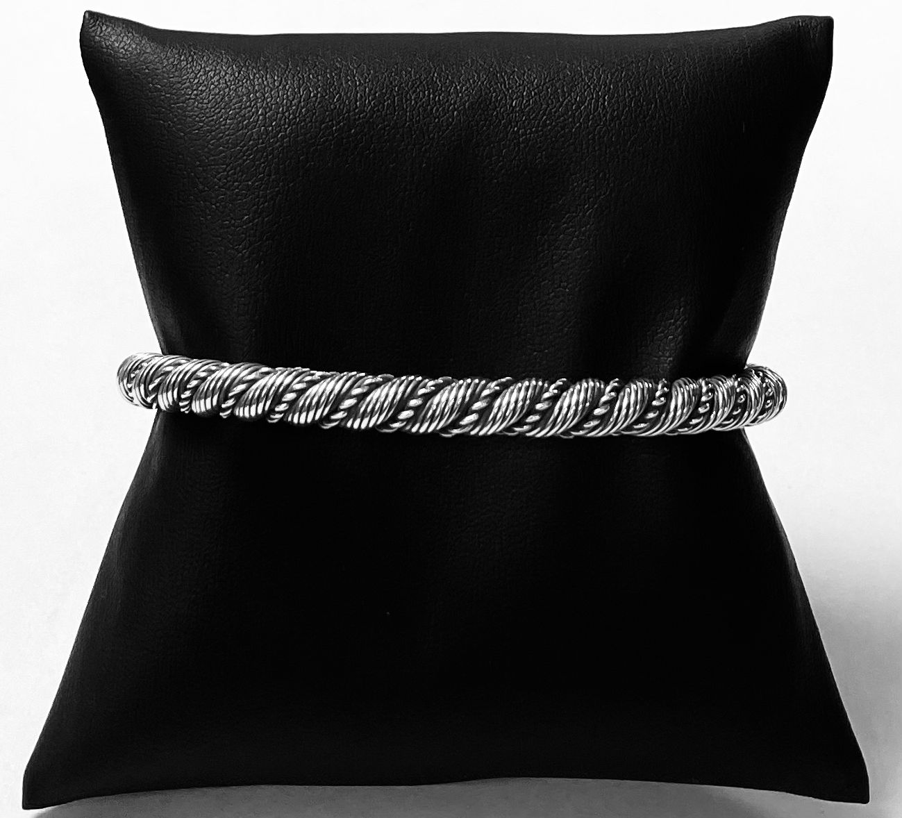 Brazalete en Plata Ley 925, sello de autenticidad Plata Ley .925