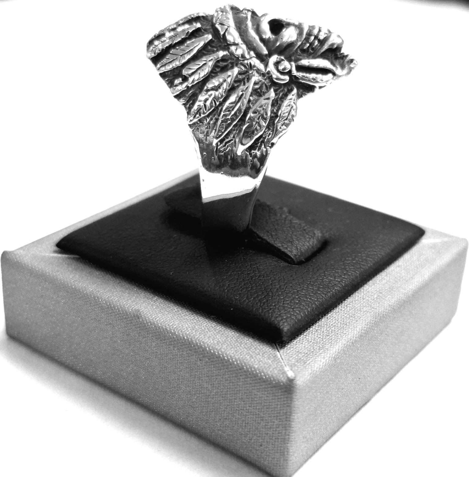 Anillo Calavera Indio en Plata Ley 925, vista frontal