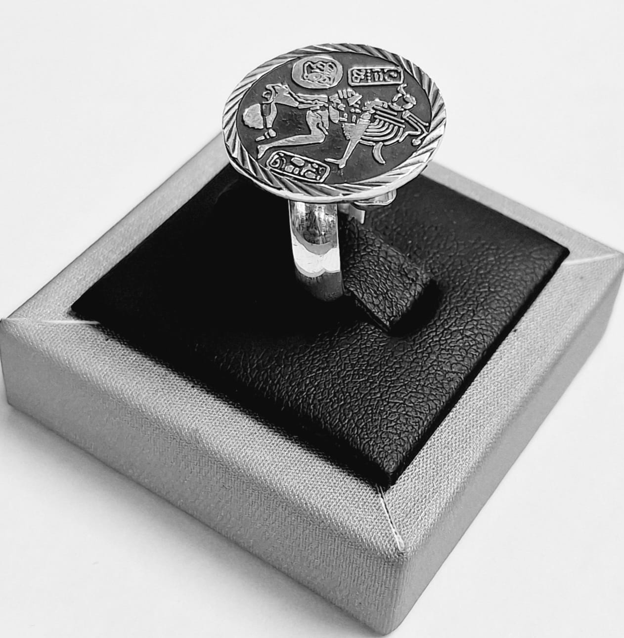Anillo Juego de Pelota en Plata Ley 925, vista frontal