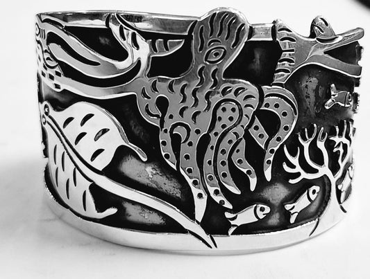Sello de ley en el interior del brazalete en plata ley 925