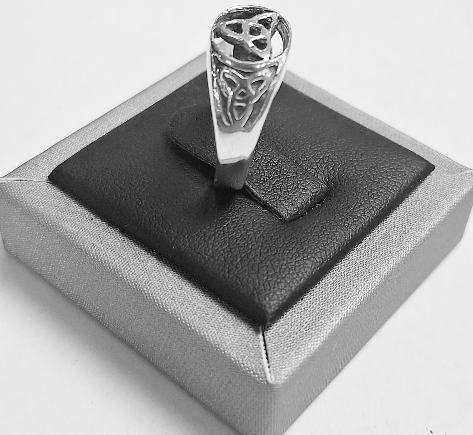 Anillo Triqueta en Plata Ley 925, vista frontal