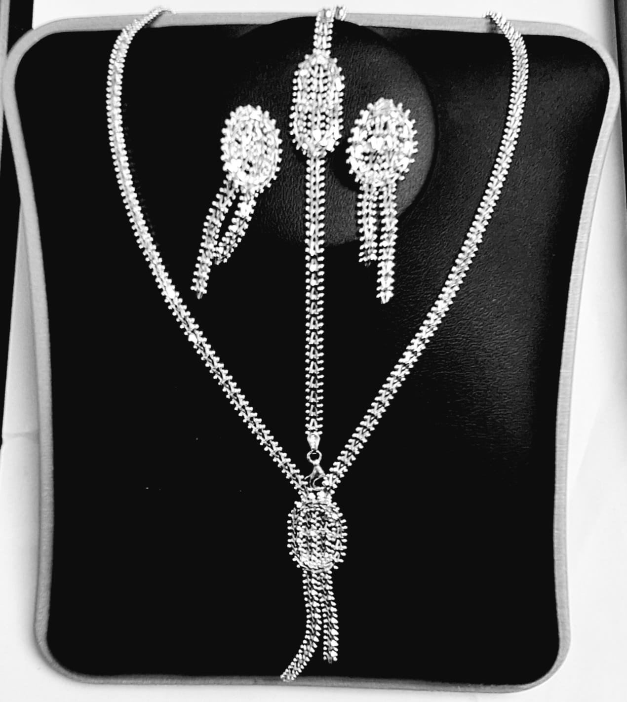 Set de Collar Diamantado en Plata Ley 925, vista frontal