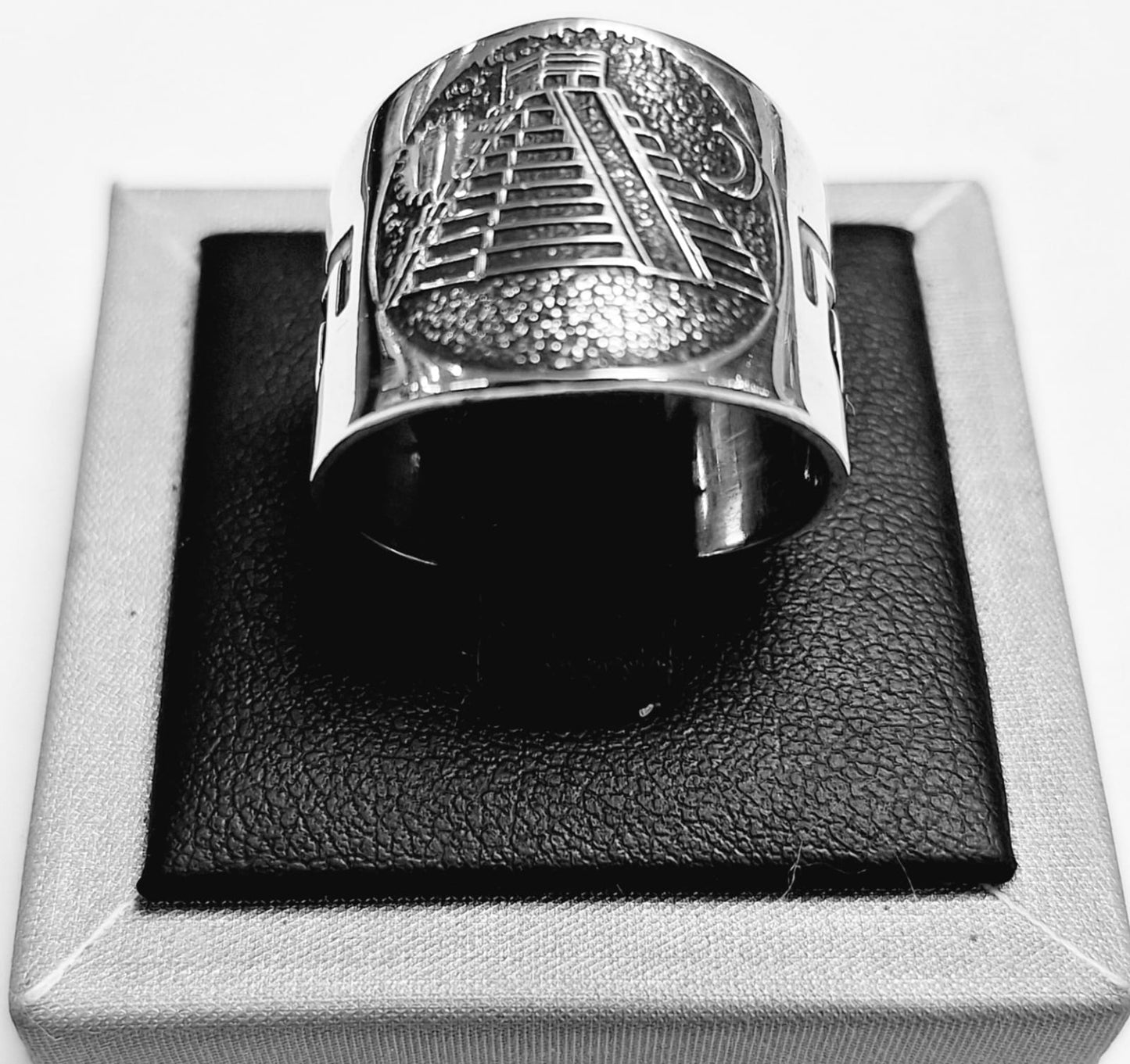 Anillo Piramide en Plata Ley 925, sello de autenticidad Plata Ley .925