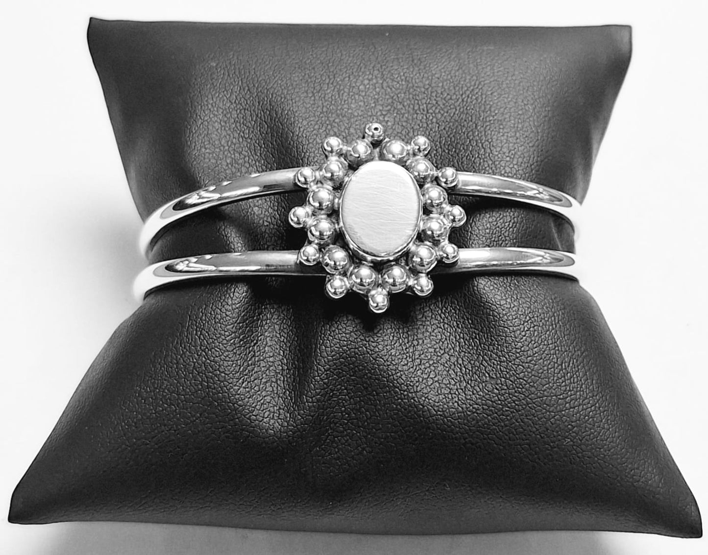 Brazalete en Plata Ley 925, sello de autenticidad Plata Ley .925