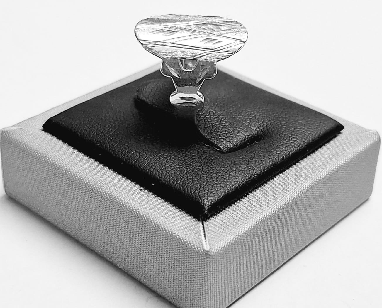 Anillo Diamantada en Plata Ley 925, vista frontal