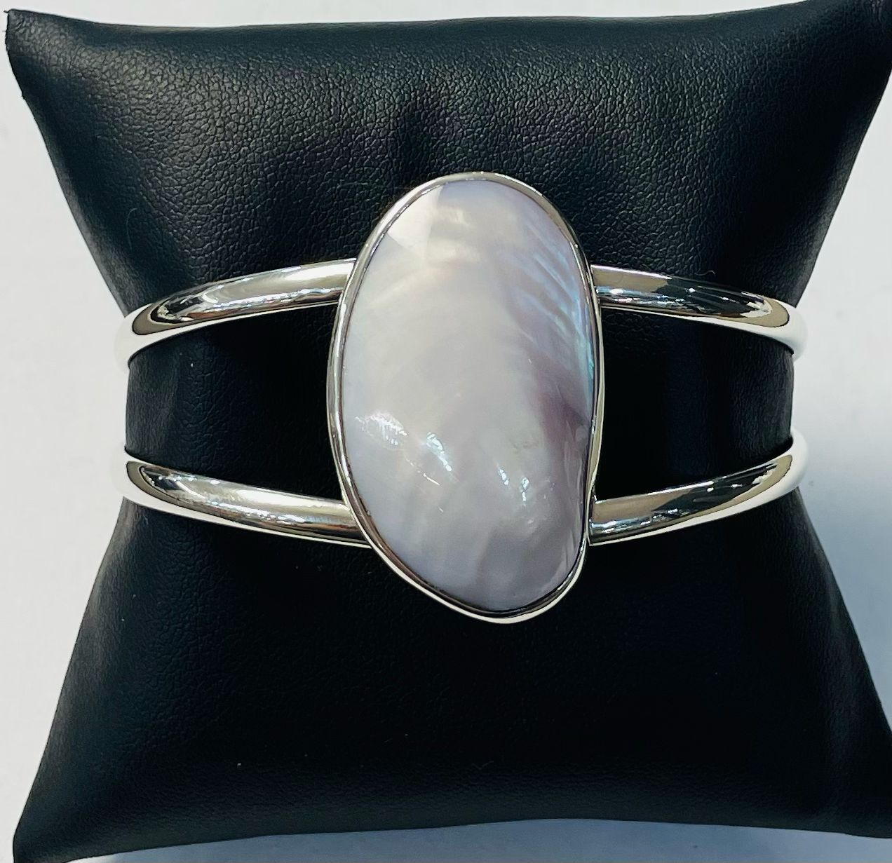 Brazalete con Madre Perla en Plata Ley 925, sello de autenticidad Plata Ley .925