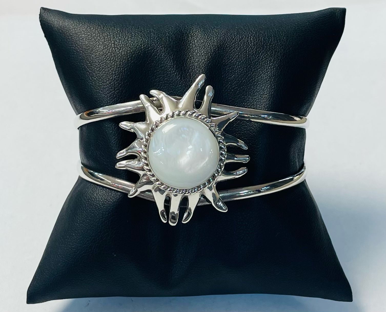 Brazalete en Plata Ley 925, sello de autenticidad Plata Ley .925