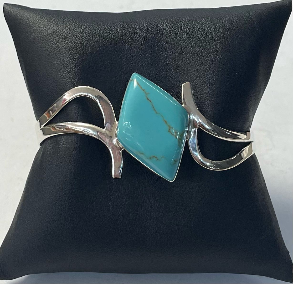 Brazalete con Turquesa en Plata Ley 925, sello de autenticidad Plata Ley .925