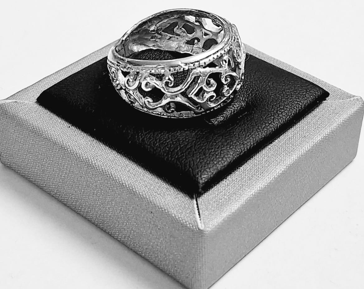 Anillo Calado en Plata Ley 925, sello de autenticidad Plata Ley .925