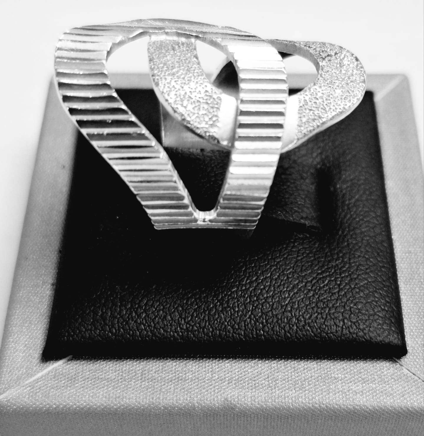 Anillo Diamantada Plata Ley 925, sello de autenticidad Plata Ley .925