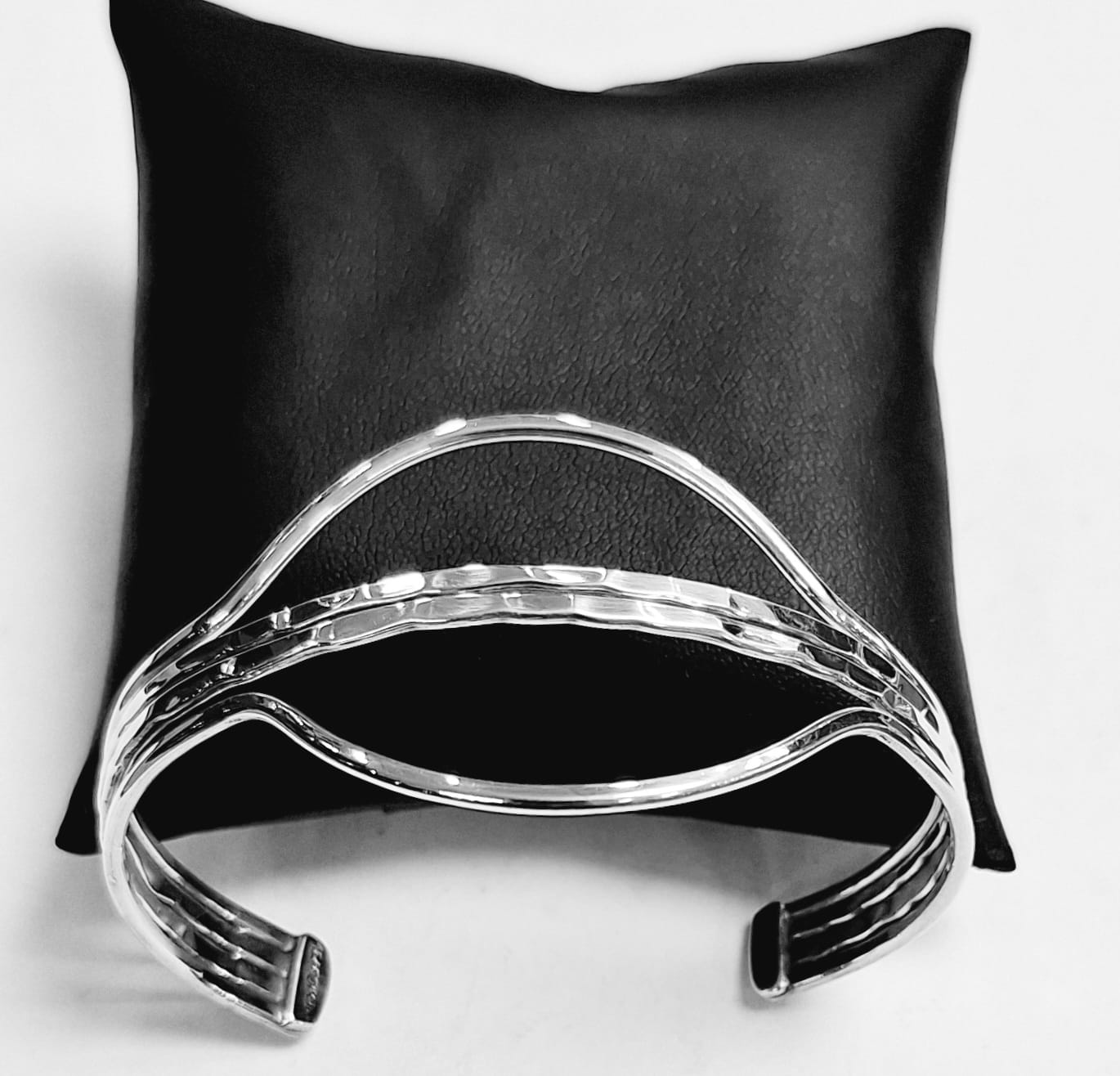 Brazalete en Plata Ley 925, sello de autenticidad Plata Ley .925
