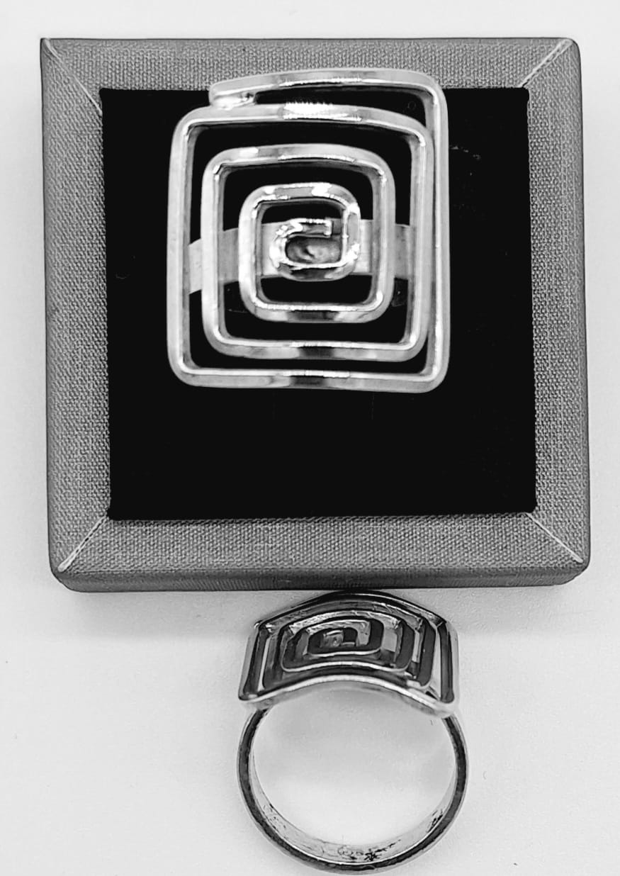 Sello de ley en el interior del anillo plata ley 925