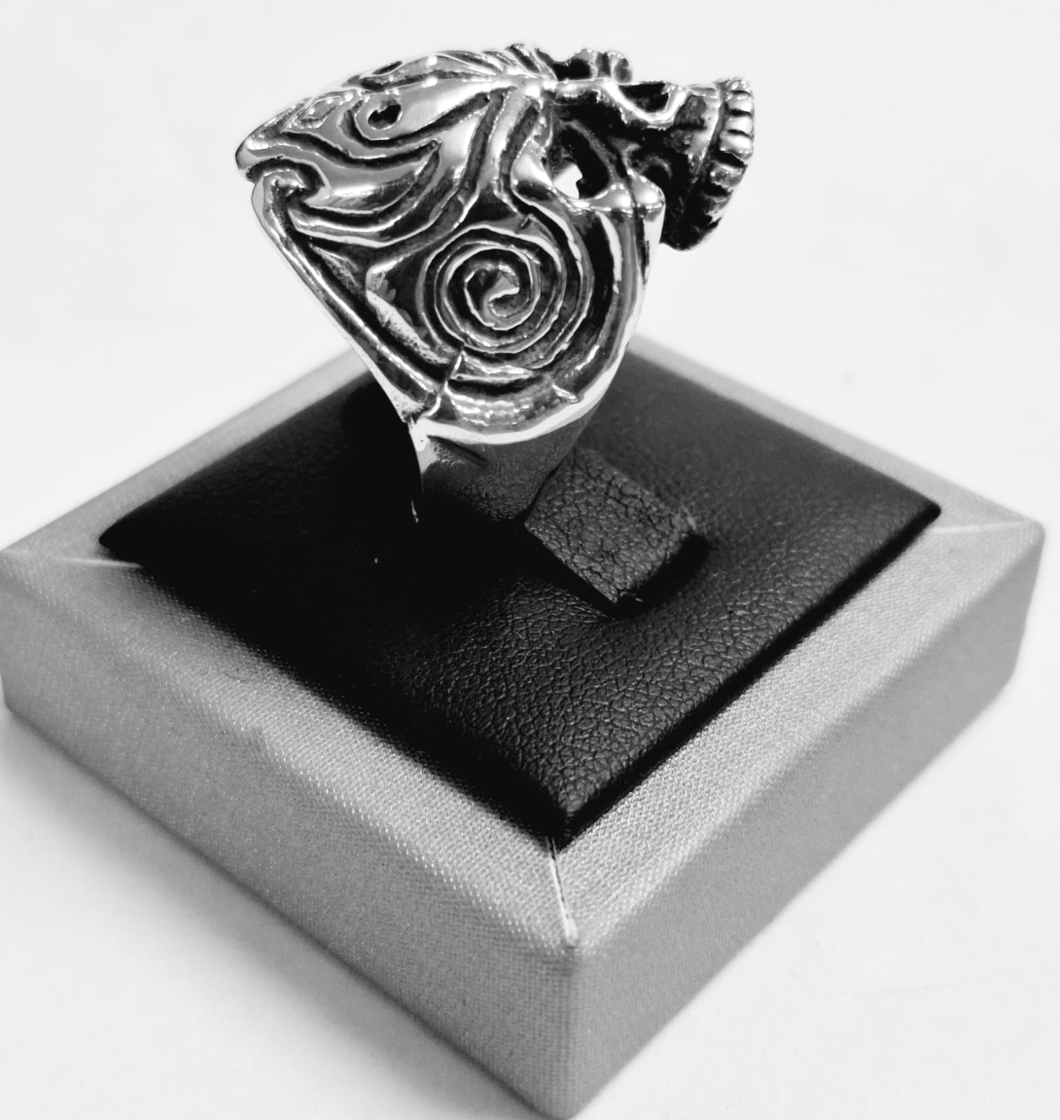Anillo Calavera en Plata Ley 925, vista frontal
