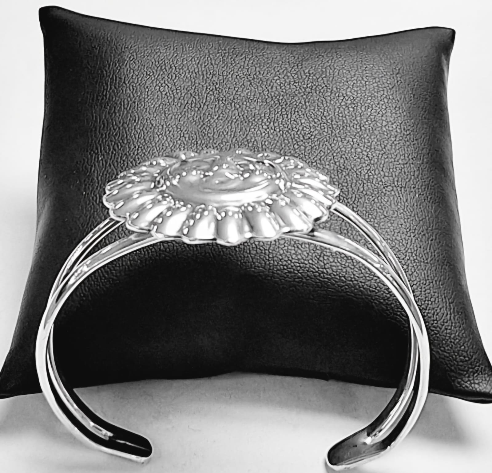Brazalete en Plata Ley 925, sello de autenticidad Plata Ley .925