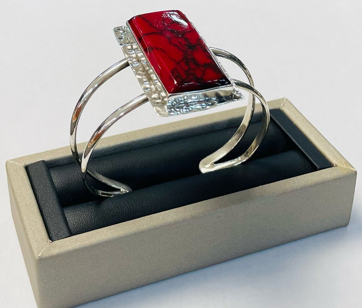 Brazalete en Plata Ley 925 con Coral, vista frontal