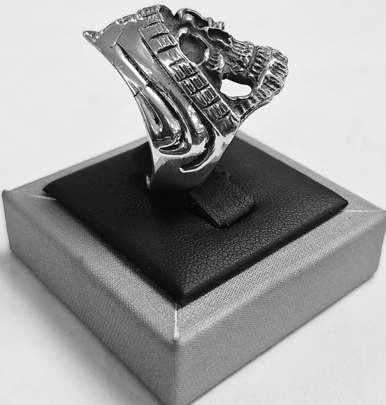 Anillo Calavera de Muerte en Plata Ley 925, vista frontal