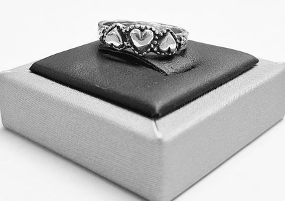 Anillo de Tres Corazones en Plata Ley 925, sello de autenticidad Plata Ley .925