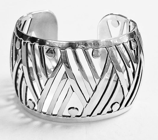 Sello de ley en el interior del brazalete en plata ley 925