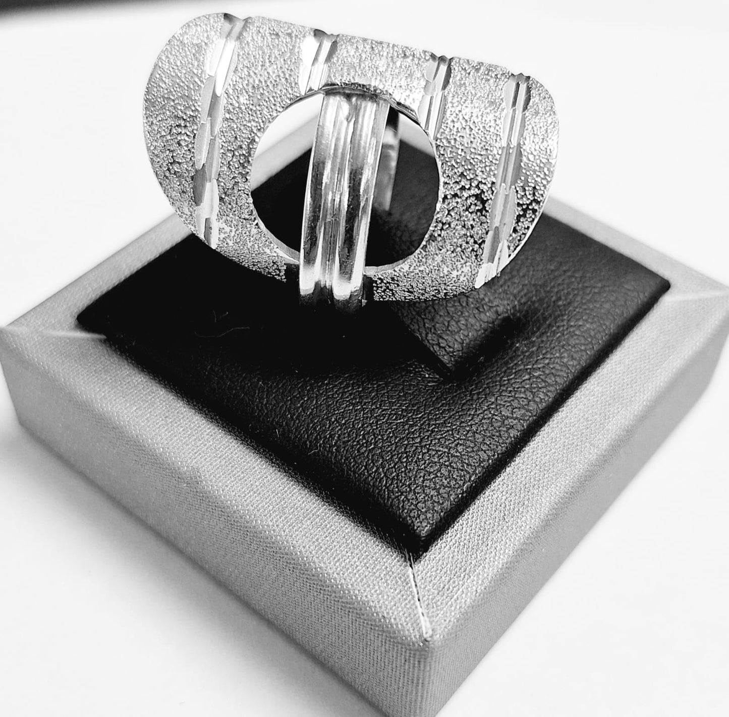 Anillo Diamantada en Plata Ley 925, sello de autenticidad Plata Ley .925