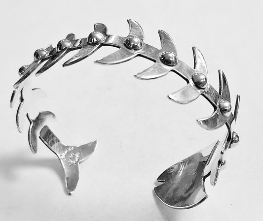 Sello de ley en el interior del brazalete esqueleto en plata ley 950