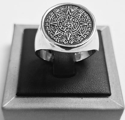 Sello de ley en el interior del anillo calendario azteca en plata ley 950