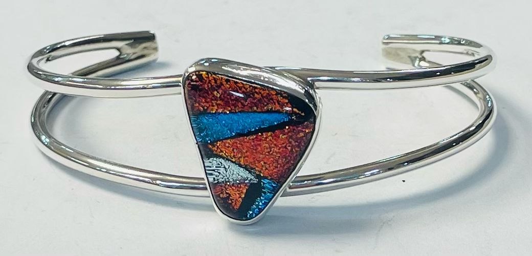 Sello de ley en el interior del brazalete con dicroico en plata ley 925