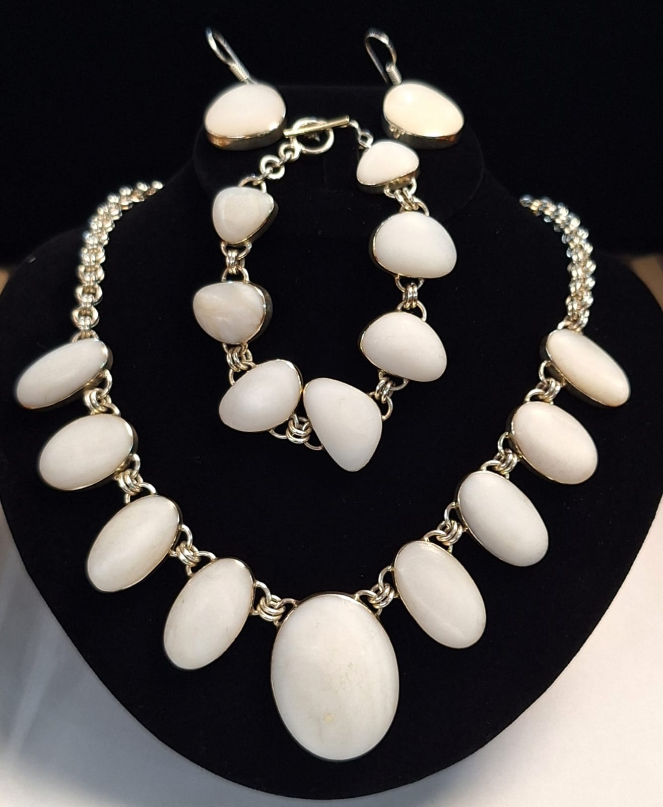 Set de Collar con Incrustaciones de Nácar en Plata Ley 950, sello de autenticidad Plata Ley .925