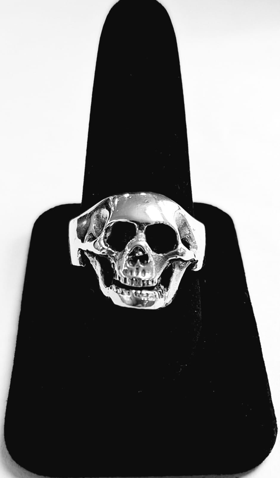 Sello de ley en el interior del anillo calavera en plata ley 925