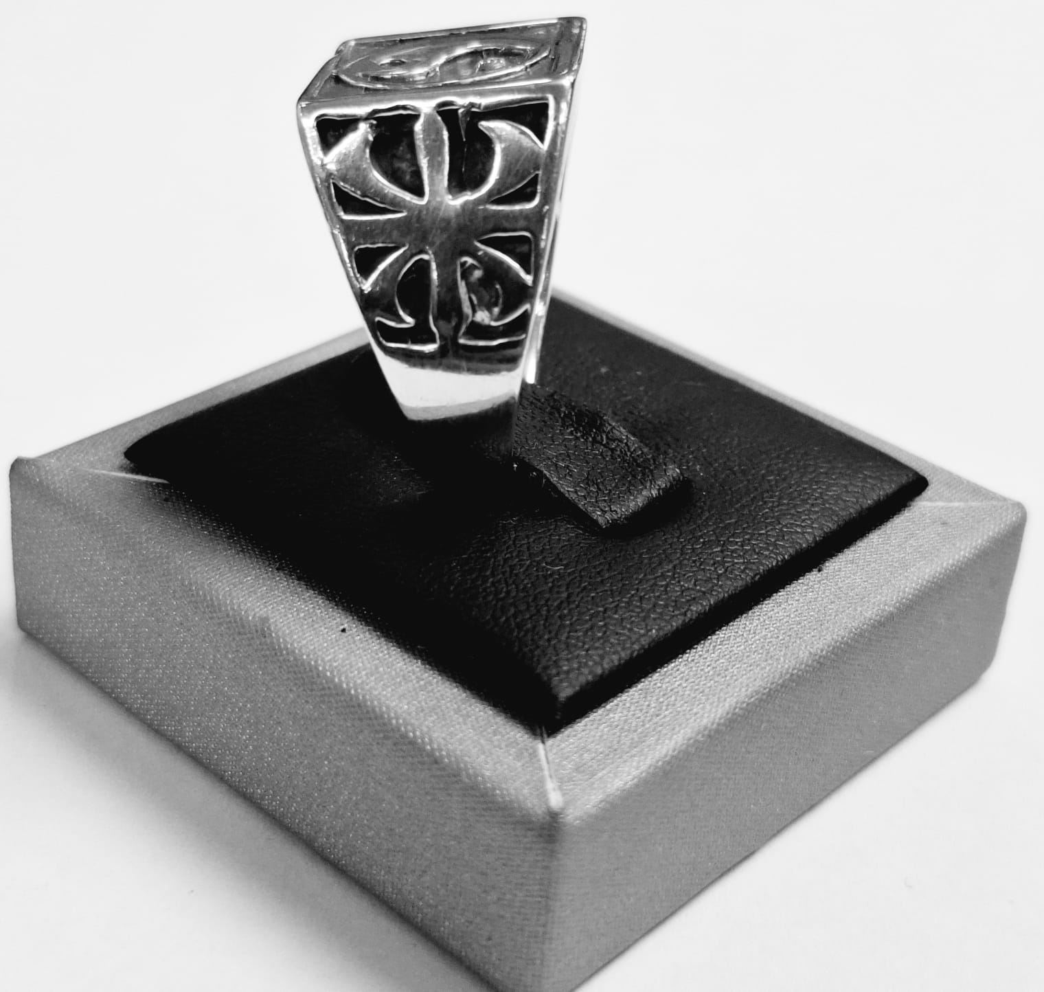 Anillo Gotico Vintage en Plata Ley 925, vista frontal