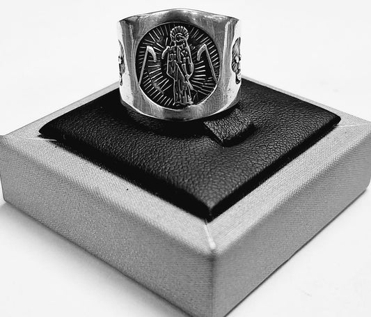 Sello de ley en el interior del anillo de la santa muerte en plata ley 925