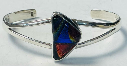 Sello de ley en el interior del brazalete con dicroico en plata ley 925