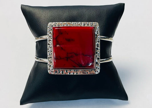Sello de ley en el interior del brazalete en plata ley 925 con coral