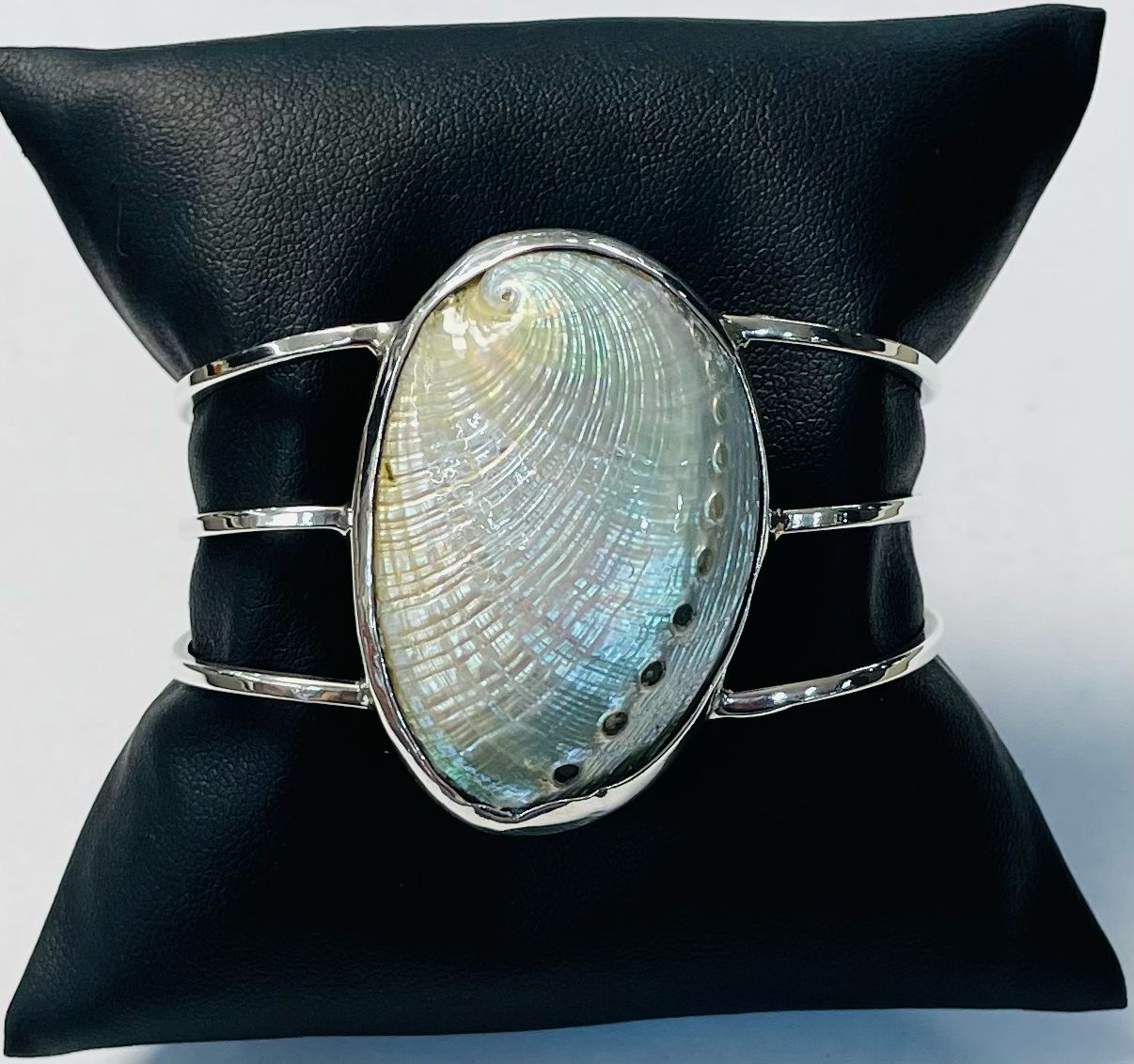 Brazalete con Concha Madre Perla en Plata Ley 925, sello de autenticidad Plata Ley .925