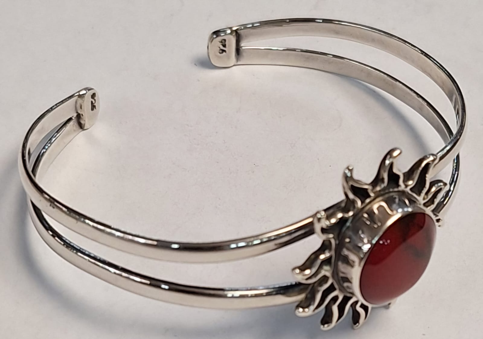 Brazalete con Coral en Plata Ley 925, vista frontal