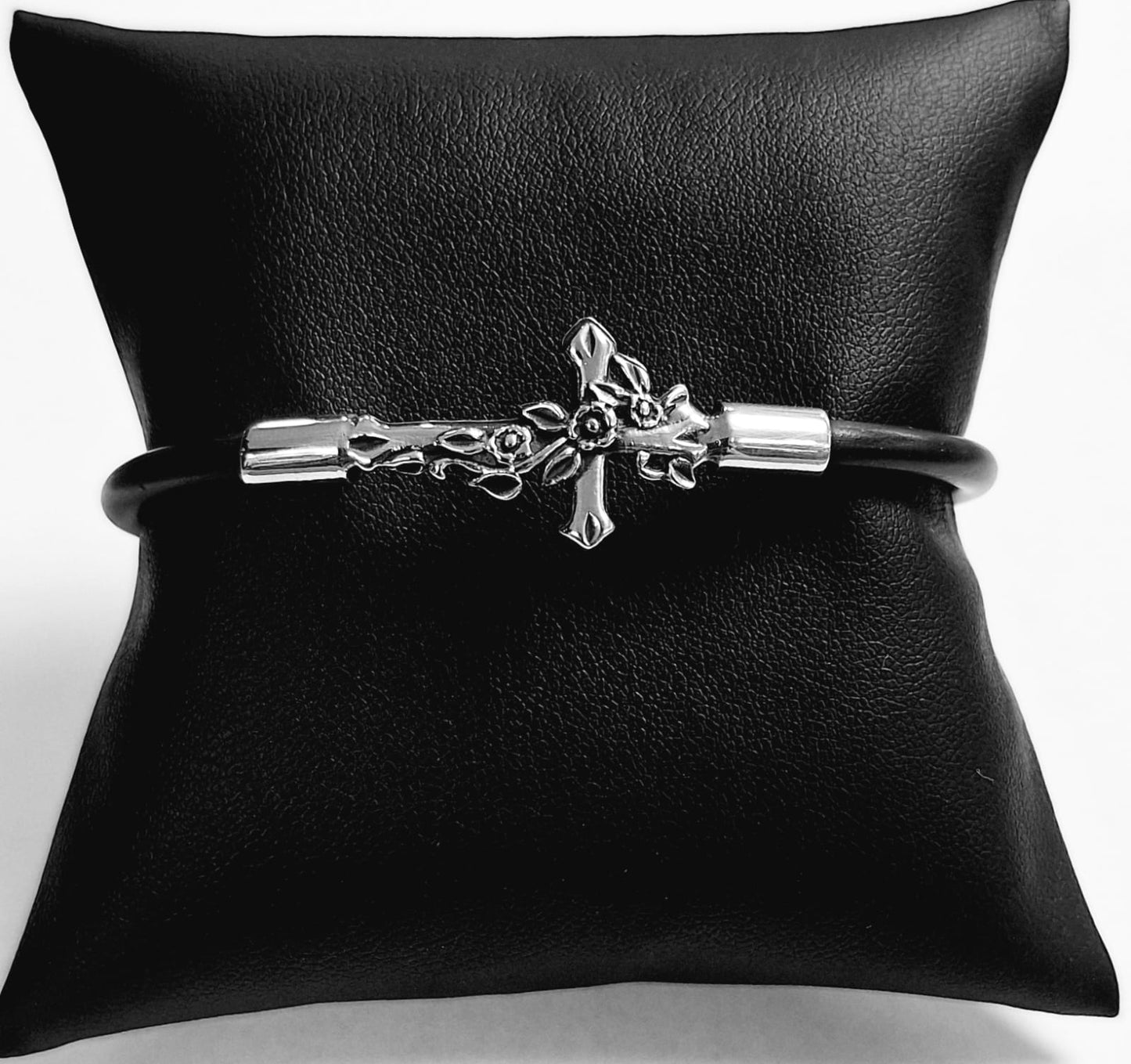 Brazalete en Plata Ley 925 con Caucho, vista frontal