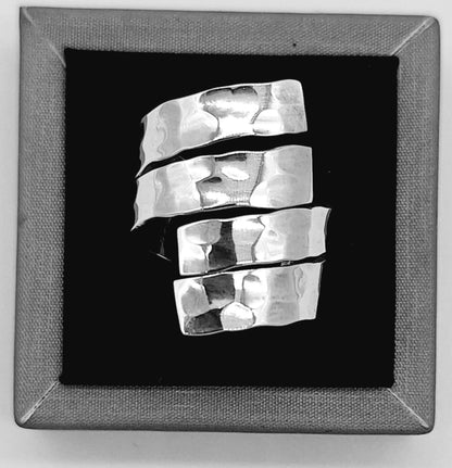 Sello de ley en el interior del anillo martillado plata ley 925