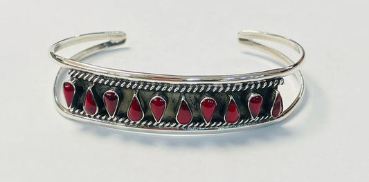 Sello de ley en el interior del brazalete en plata ley 925 con coral