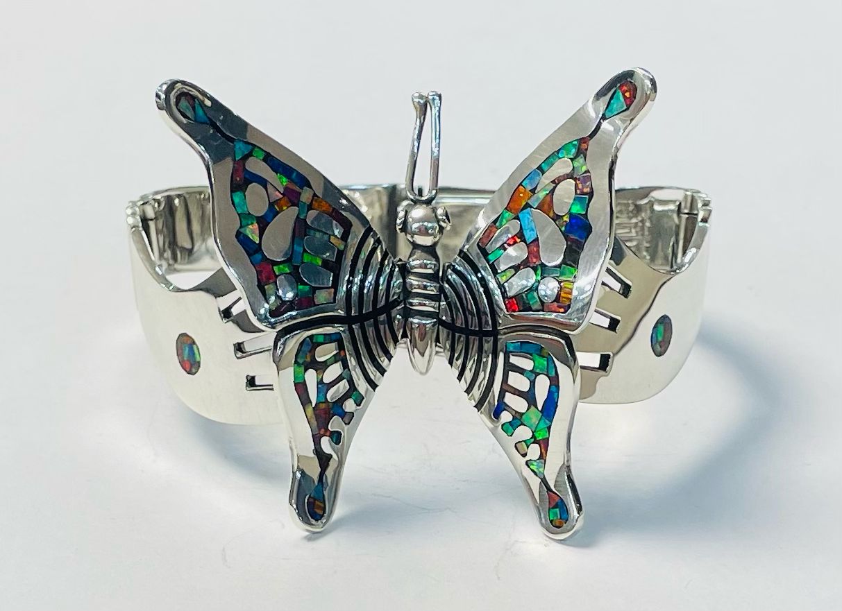 Sello de ley en el interior del brazalete con opalo en plata ley 925