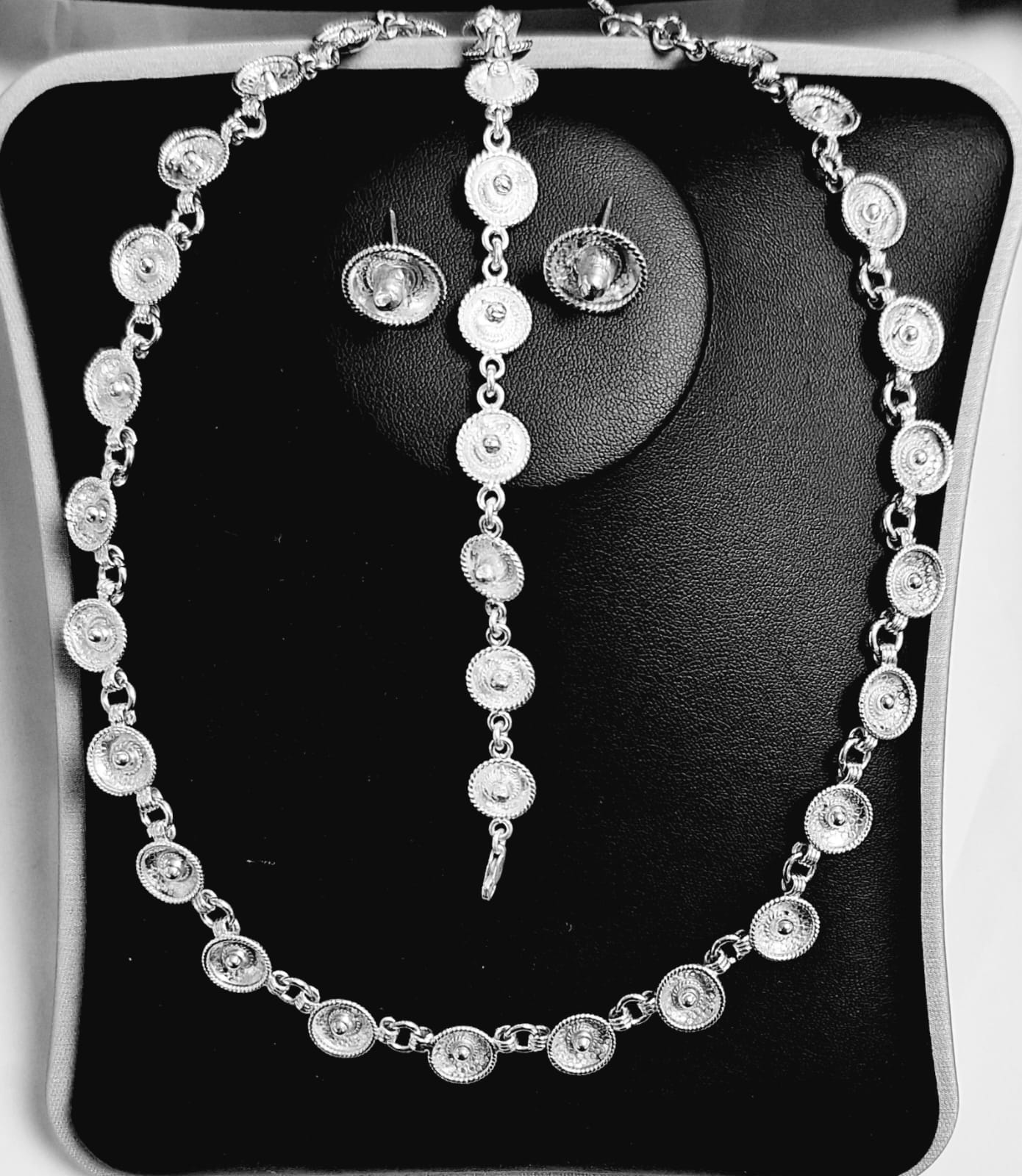Set de Collar Sombrero Mexicano en Plata Ley 925, vista frontal